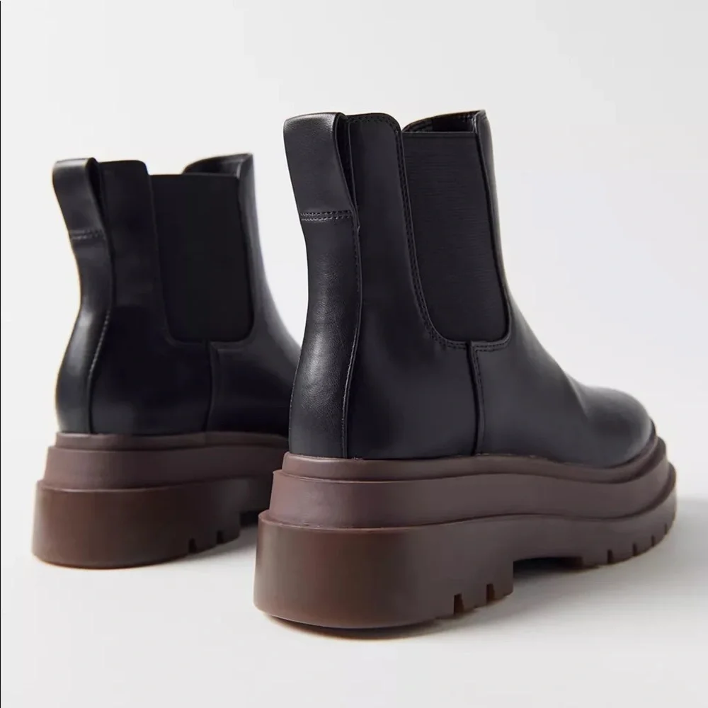 Urban Outfitters | UO Betty Treaded Chelsea Boot Lug Sole Black Brown Combat New - Picture 11 of 16